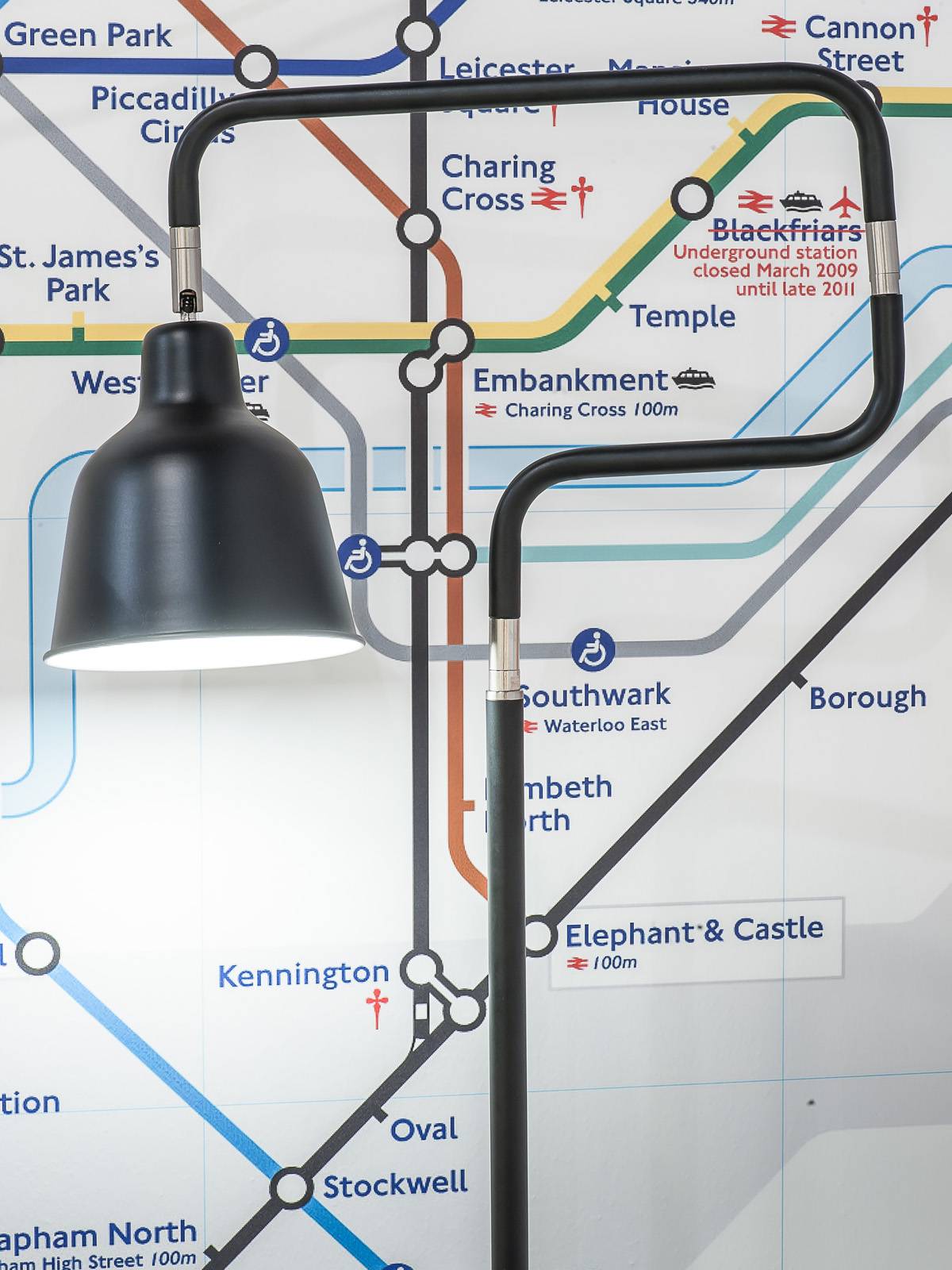 Lampa Podlogowa London London F B Its About Romi Czarna Oprawa Z Ruchomym Ramieniem Sklep Magiaswiatel Pl