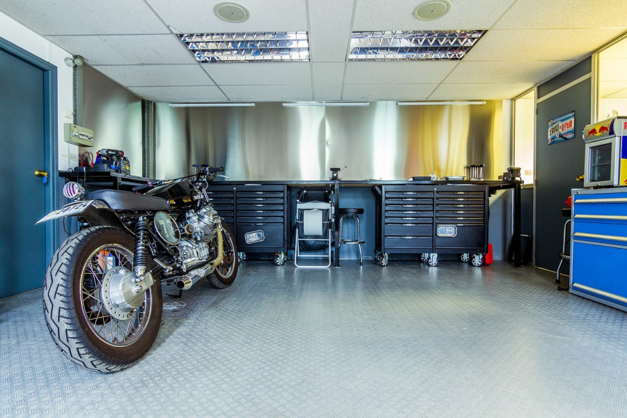 Oświetlenie techniczne — gdzie sprawdza się najlepiej?