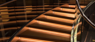 Jak oświetlić schody, aby zapewnić komfort i bezpieczeństwo?